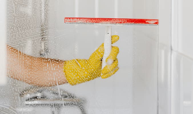 7 Daily Habits to Keep Your Home Always Tidy - Spray the Shower Down