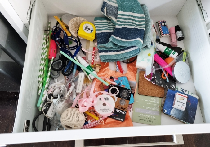 How to declutter a drawer